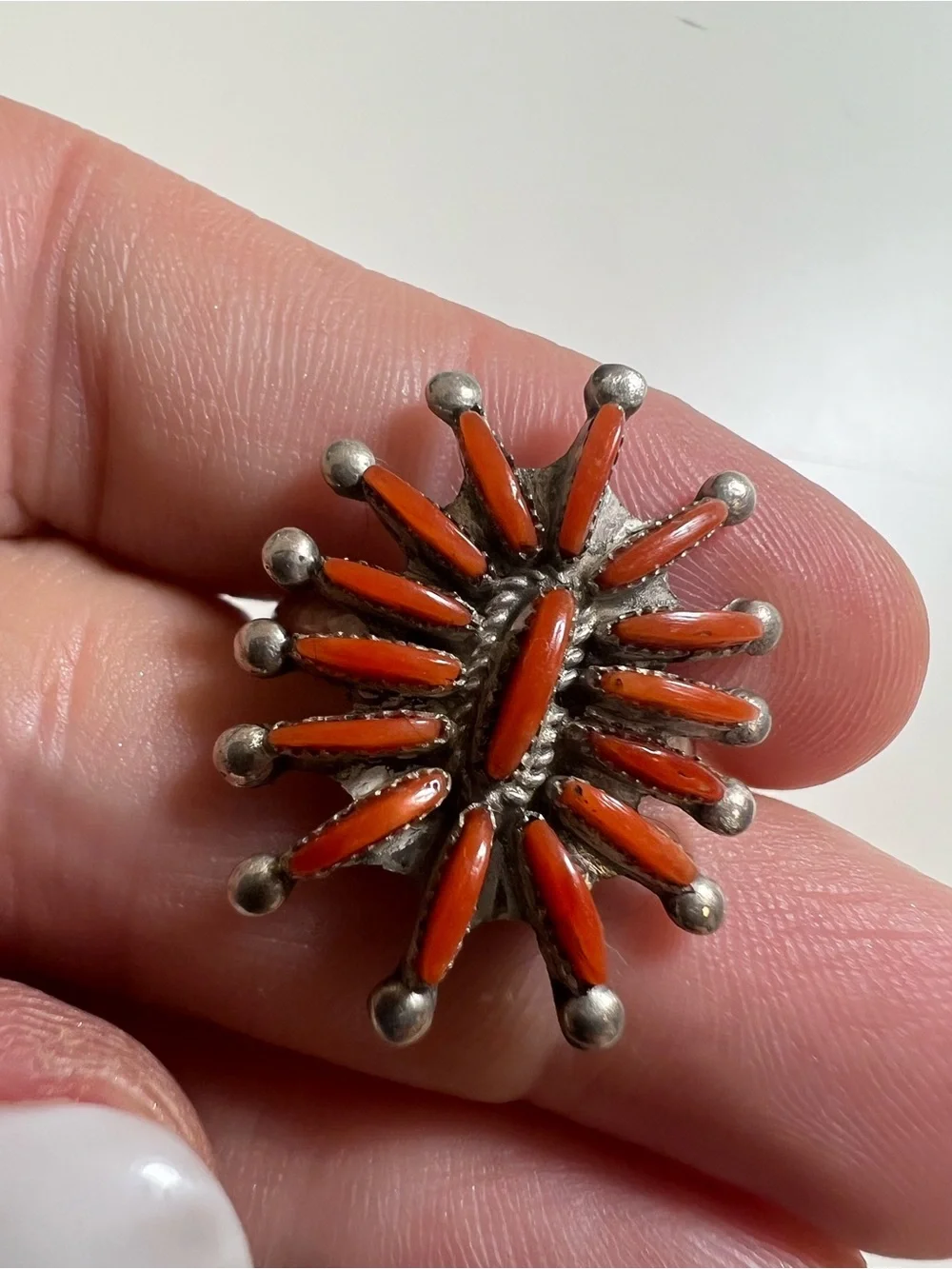 VTG Native American Zuni sterling silver ring featuring coral needlepoint - Picture 3 of 16